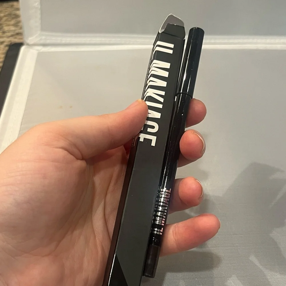BNIB Auth IL Makiage Full-size Long Wear Eye Pencil Oreo Soft Dark Brown Ret $24